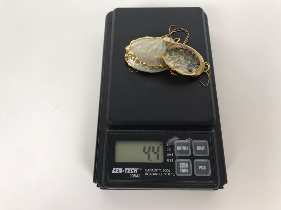 14K Gold Chain Necklace With Three Shell Pendants 4.4g [Photo 7]