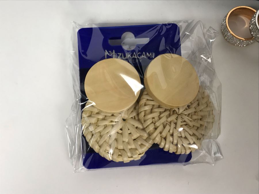 JUST ADDED - (8) Pieces Of New Jewelry [Photo 8]