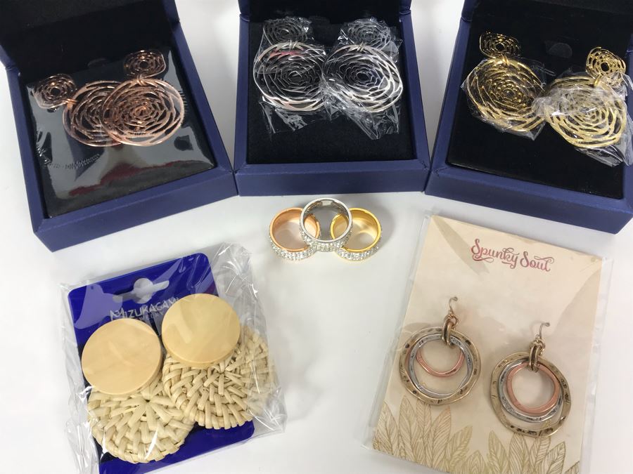 JUST ADDED - (8) Pieces Of New Jewelry [Photo 1]
