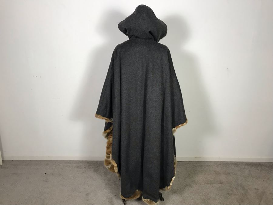 Sculy Furs Victoria B.C. Vintage Poncho Fur Lined Hooded Coat [Photo 13]