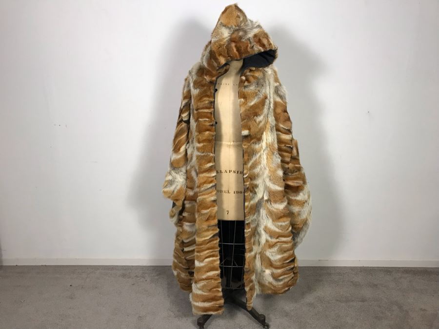 Sculy Furs Victoria B.C. Vintage Poncho Fur Lined Hooded Coat [Photo 4]