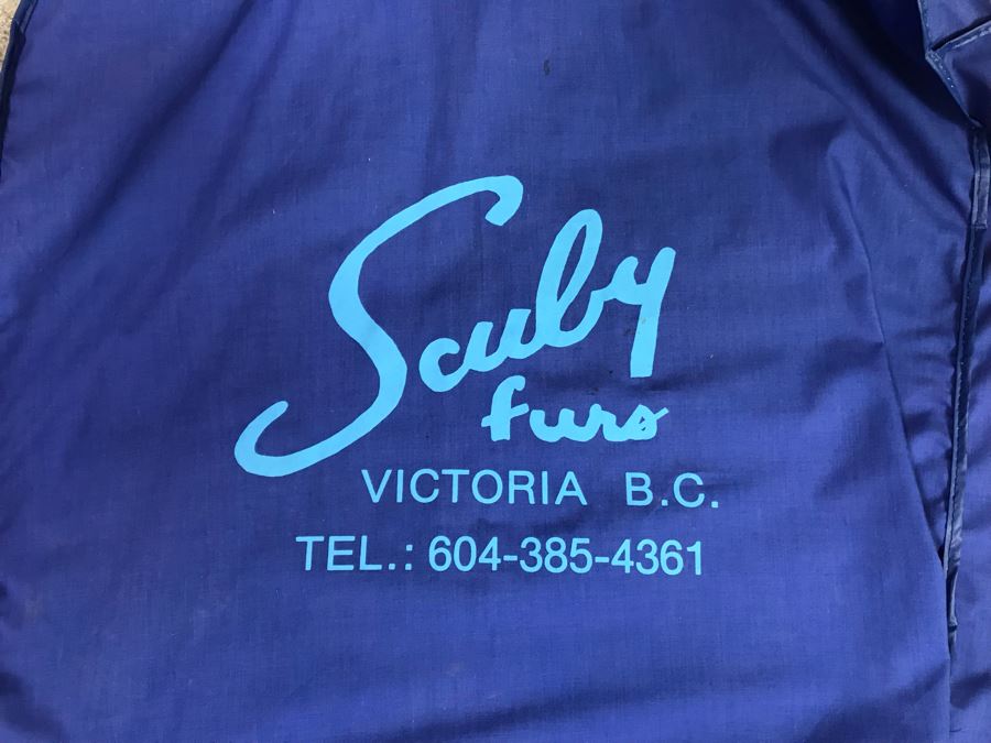 Sculy Furs Victoria B.C. Vintage Poncho Fur Lined Hooded Coat [Photo 15]