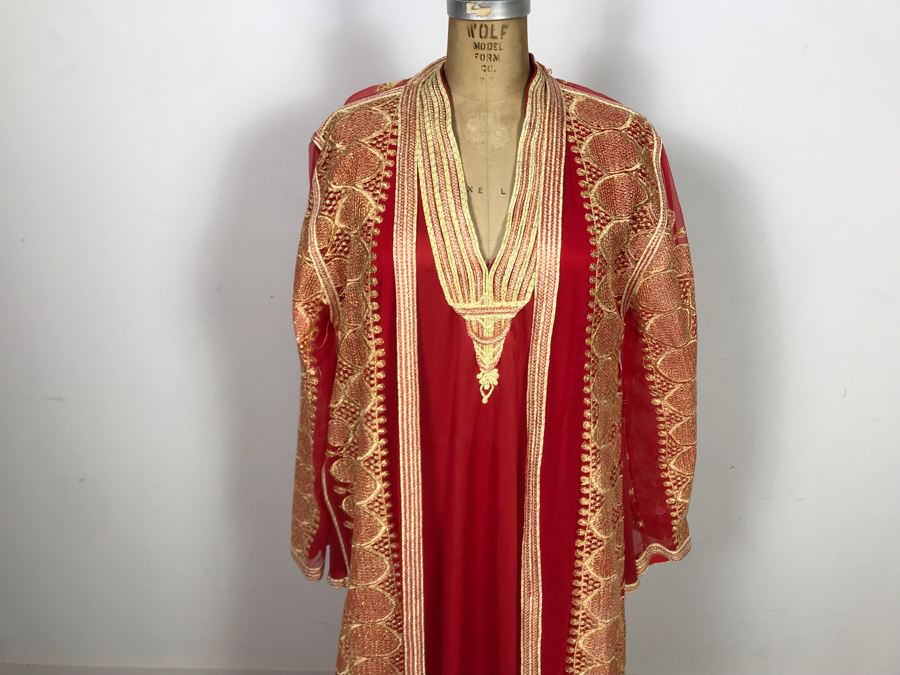 Handmade Gown With Gold Embroidery [Photo 4]