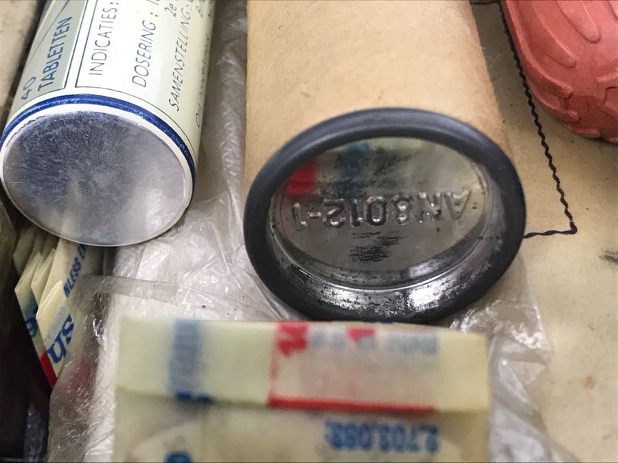 Vintage 1943 WWII Era Metal First Aid Kit Intact Appears Never Used [Photo 13]