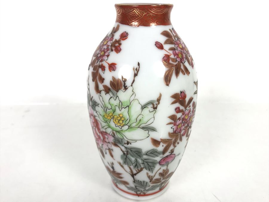 Hand Painted Asian Vase Ornately Decorated With Birds [Photo 10]