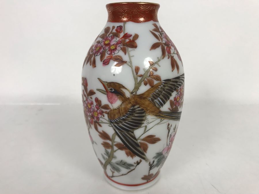 Hand Painted Asian Vase Ornately Decorated With Birds [Photo 4]