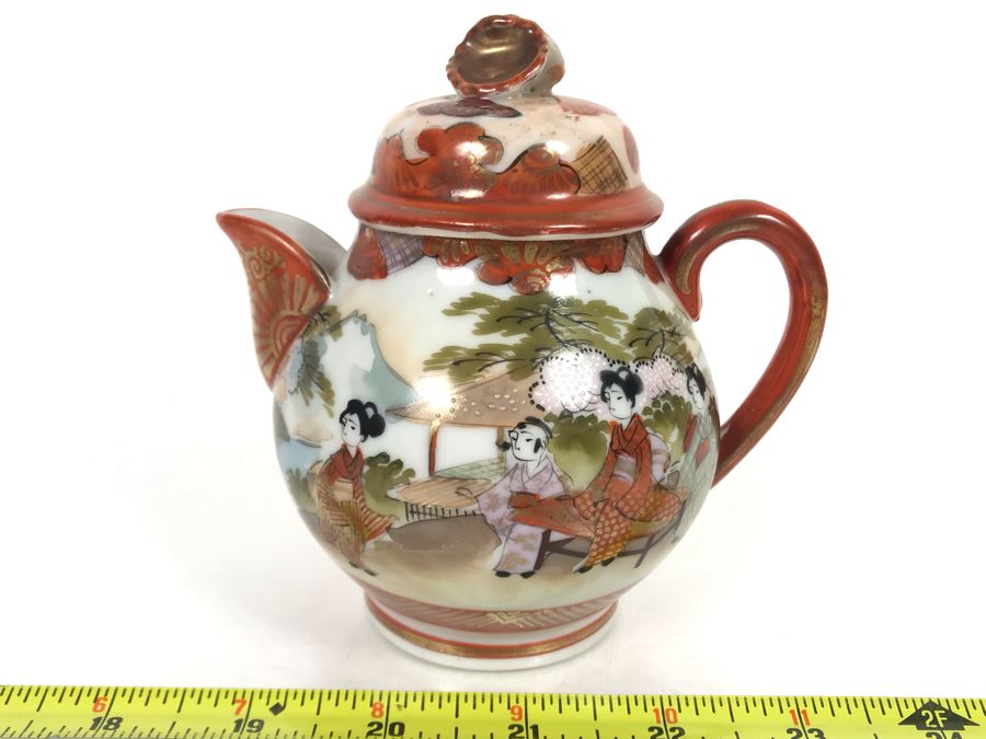 Vintage Signed Japanese Porcelain Kutani Handpainted Teapot 5H [Photo 2]
