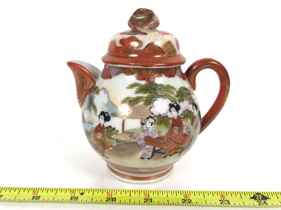 Vintage Signed Japanese Porcelain Kutani Handpainted Teapot 5H