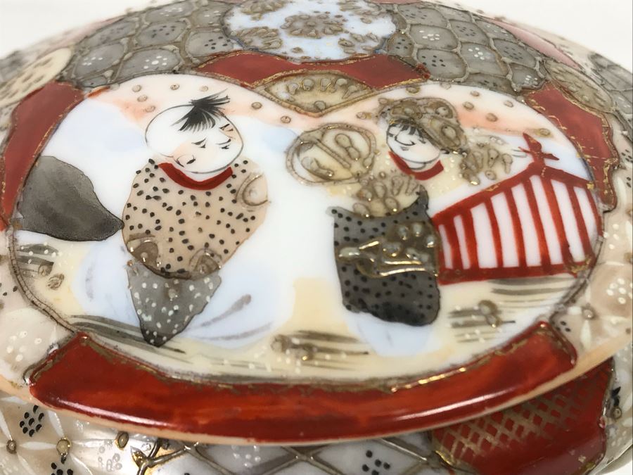 Vintage Signed Japanese Porcelain Kutani Handpainted Footed Lidded Box 4R X 4H [Photo 5]