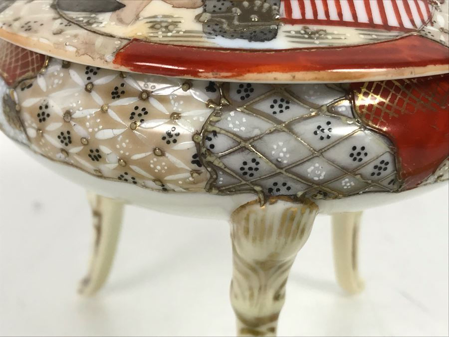 Vintage Signed Japanese Porcelain Kutani Handpainted Footed Lidded Box 4R X 4H [Photo 10]