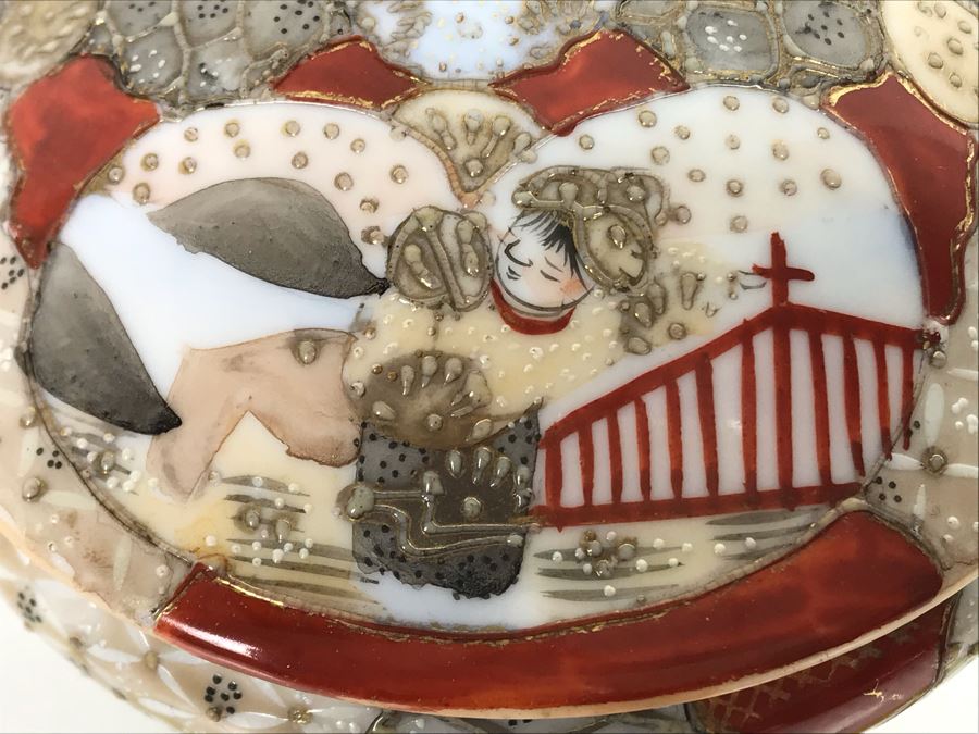 Vintage Signed Japanese Porcelain Kutani Handpainted Footed Lidded Box 4R X 4H [Photo 9]