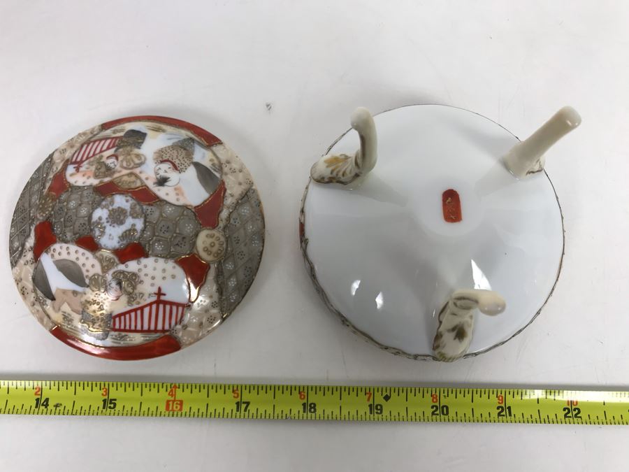 Vintage Signed Japanese Porcelain Kutani Handpainted Footed Lidded Box 4R X 4H [Photo 11]