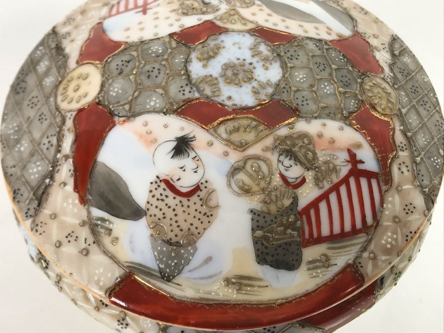Vintage Signed Japanese Porcelain Kutani Handpainted Footed Lidded Box 4R X 4H [Photo 6]