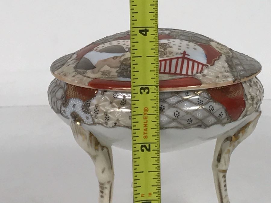 Vintage Signed Japanese Porcelain Kutani Handpainted Footed Lidded Box 4R X 4H [Photo 15]