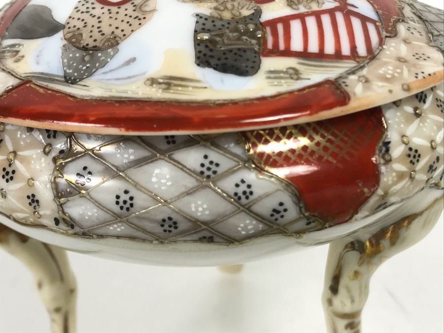 Vintage Signed Japanese Porcelain Kutani Handpainted Footed Lidded Box 4R X 4H [Photo 4]