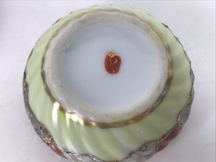 Vintage Signed Japanese Porcelain Kutani Handpainted Lidded Box 2.75R X 2.25H [Photo 10]