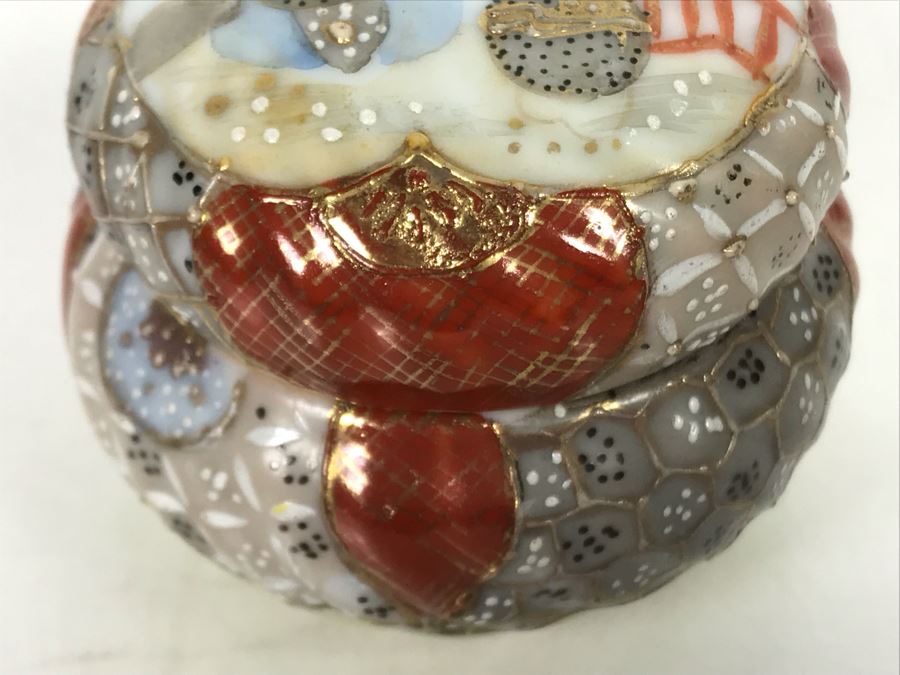 Vintage Signed Japanese Porcelain Kutani Handpainted Lidded Box 2.75R X 2.25H [Photo 5]