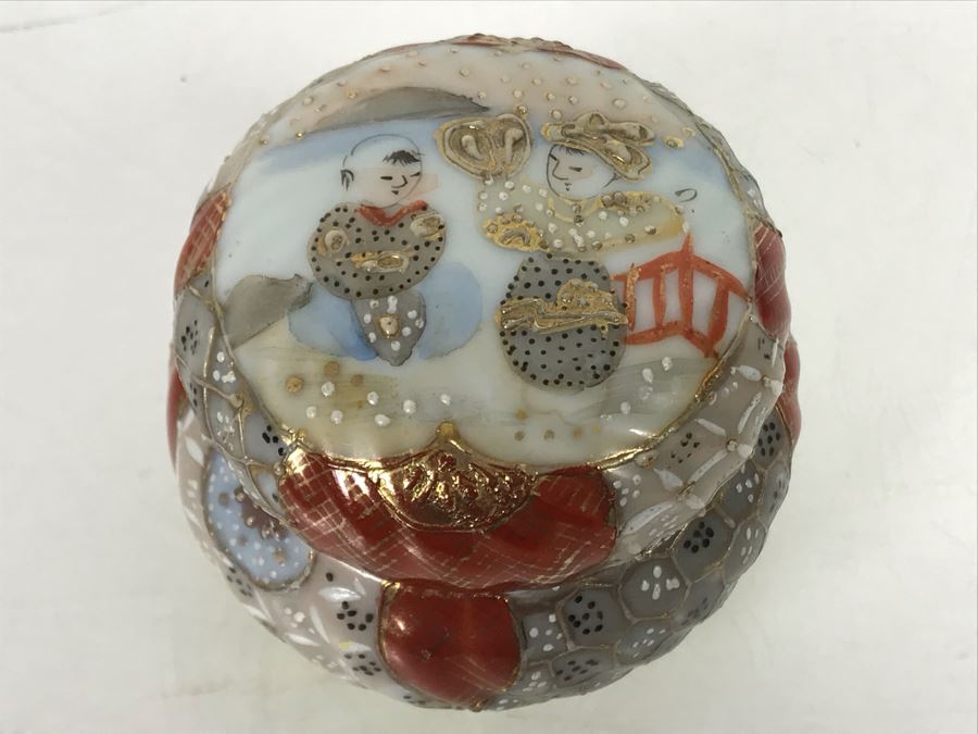 Vintage Signed Japanese Porcelain Kutani Handpainted Lidded Box 2.75R X 2.25H [Photo 3]