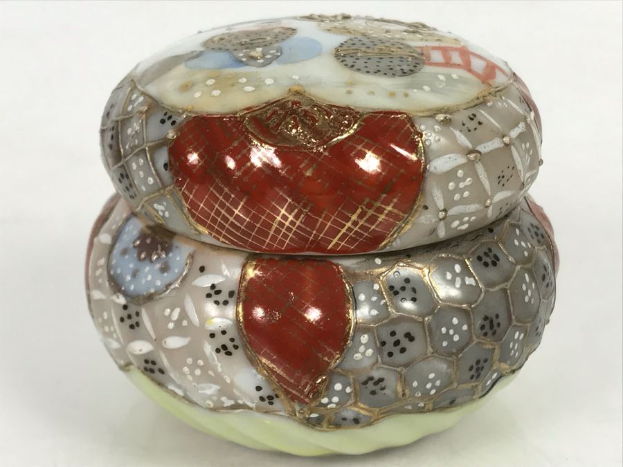Vintage Signed Japanese Porcelain Kutani Handpainted Lidded Box 2.75R X 2.25H [Photo 6]