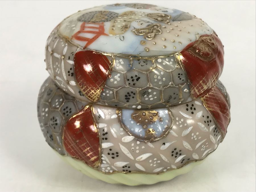 Vintage Signed Japanese Porcelain Kutani Handpainted Lidded Box 2.75R X 2.25H [Photo 7]