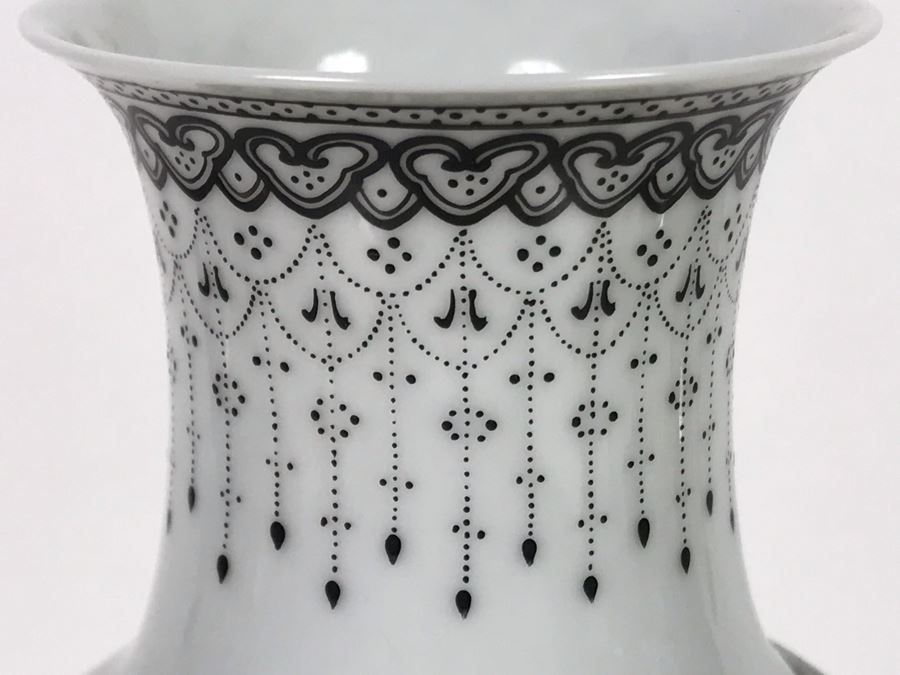 Signed Handpainted Chinese Porcelain Bone China Vase 9.25H [Photo 16]