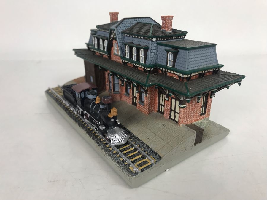 Vintage 1993 The Danbury Mint The Bethlehem Railroad Station Sculpture America's Historic Railroad Stations [Photo 3]
