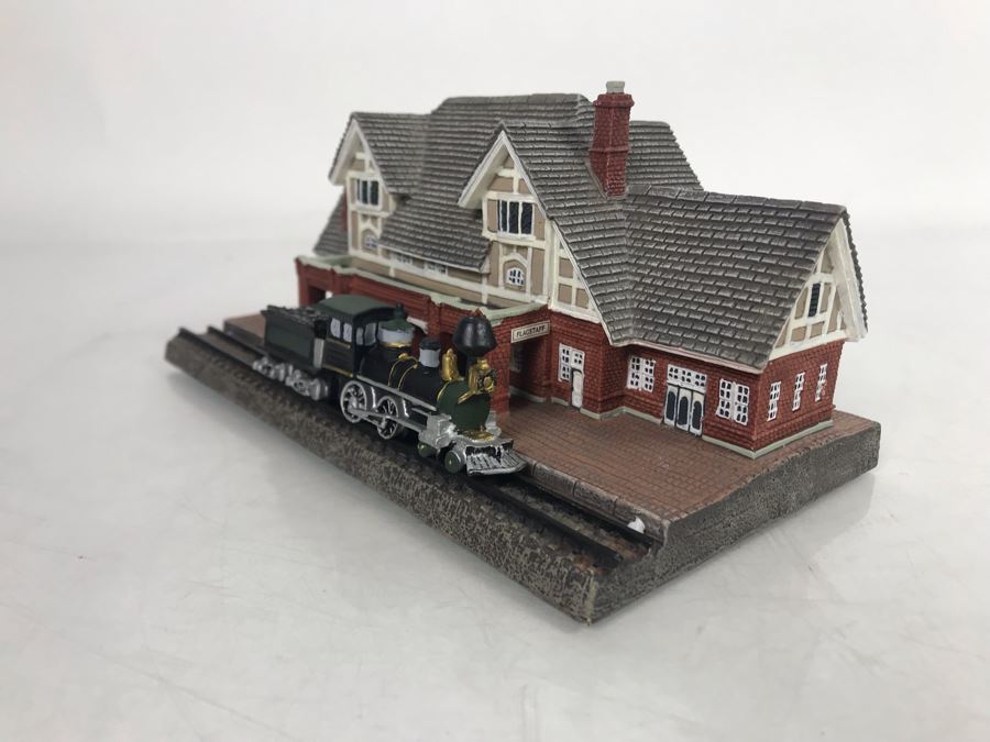 The Danbury Mint The Flagstaff Railroad Station Figurine Model [Photo 3]