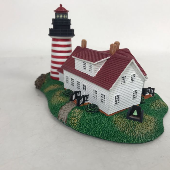 The Danbury Mint West Quoddy Head Lighthouse Figurine Model [Photo 3]