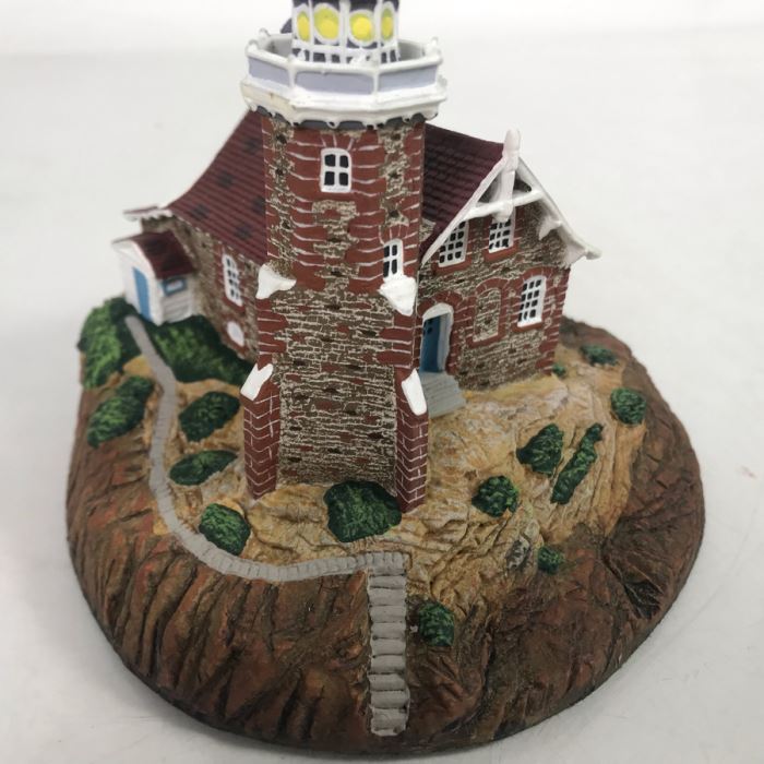 The Danbury Mint Passage Island Lighthouse Isle Royale, Michigan Figurine Model [Photo 3]
