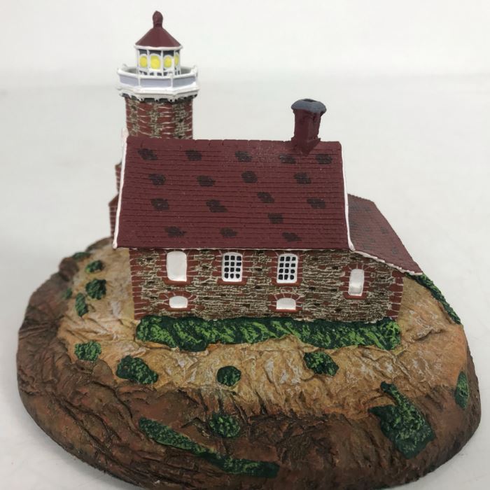 The Danbury Mint Passage Island Lighthouse Isle Royale, Michigan Figurine Model [Photo 4]