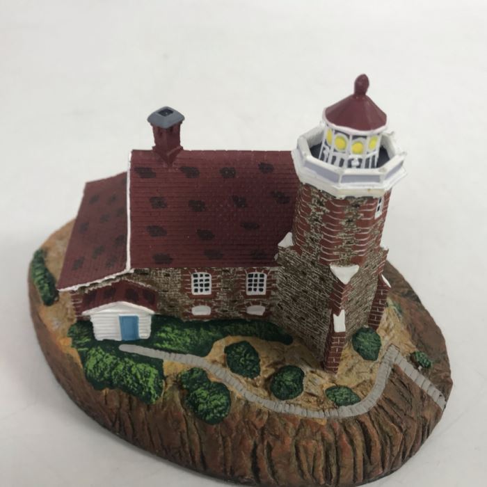 The Danbury Mint Passage Island Lighthouse Isle Royale, Michigan Figurine Model [Photo 2]