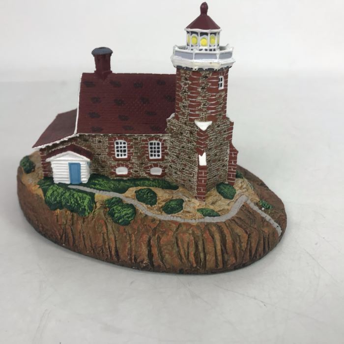 The Danbury Mint Passage Island Lighthouse Isle Royale, Michigan Figurine Model [Photo 1]