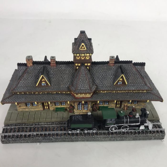 The Danbury Mint The Tenafly Railroad Station Figurine Model [Photo 3]