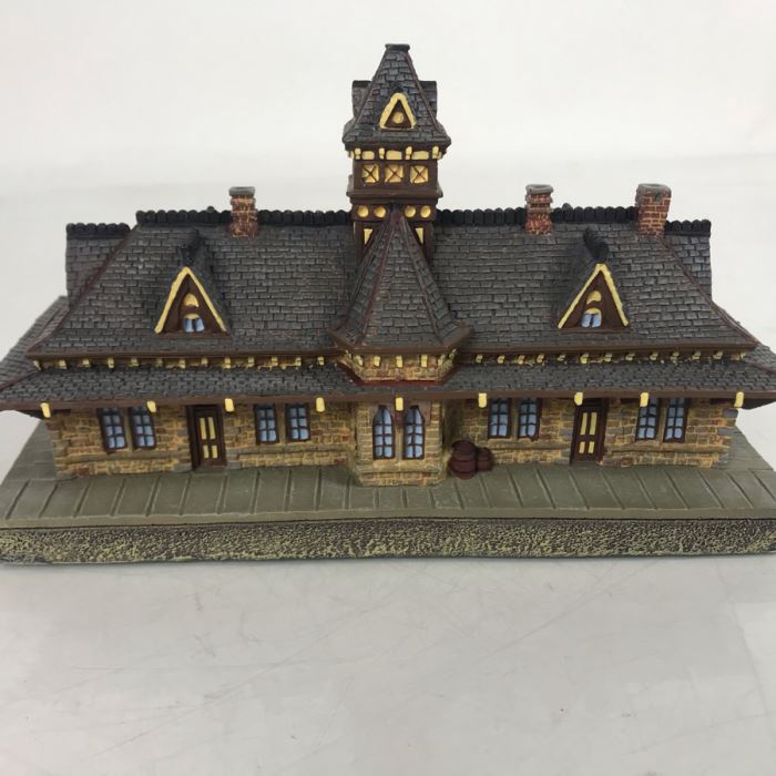 The Danbury Mint The Tenafly Railroad Station Figurine Model