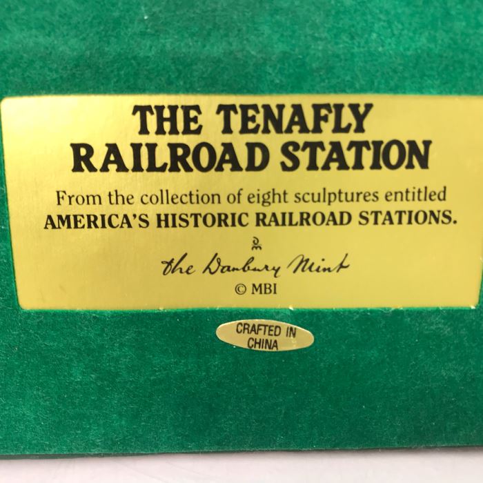 The Danbury Mint The Tenafly Railroad Station Figurine Model [Photo 6]