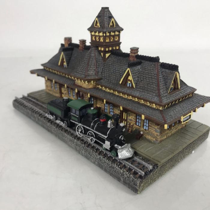 The Danbury Mint The Tenafly Railroad Station Figurine Model [Photo 4]