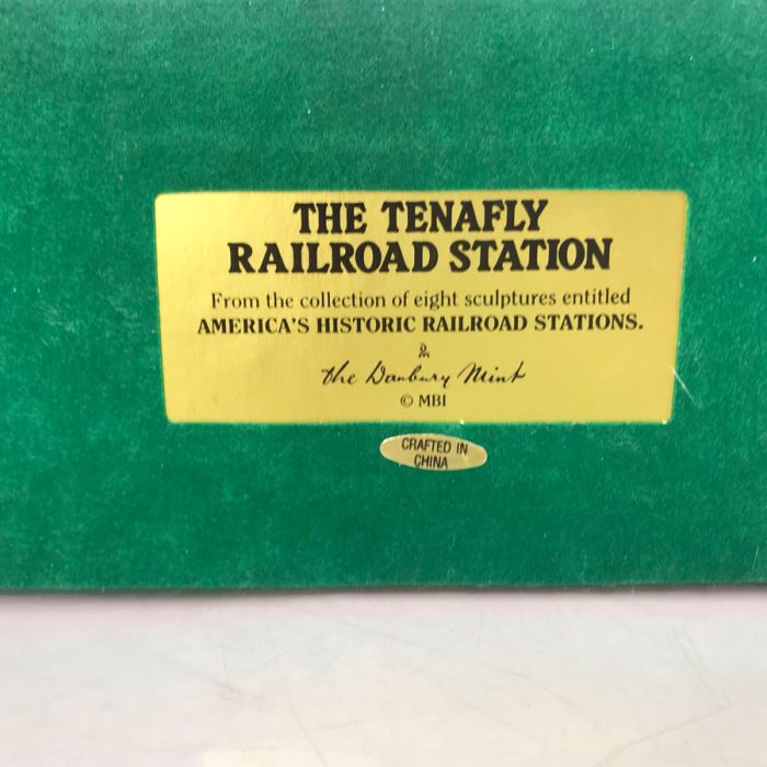 The Danbury Mint The Tenafly Railroad Station Figurine Model [Photo 5]