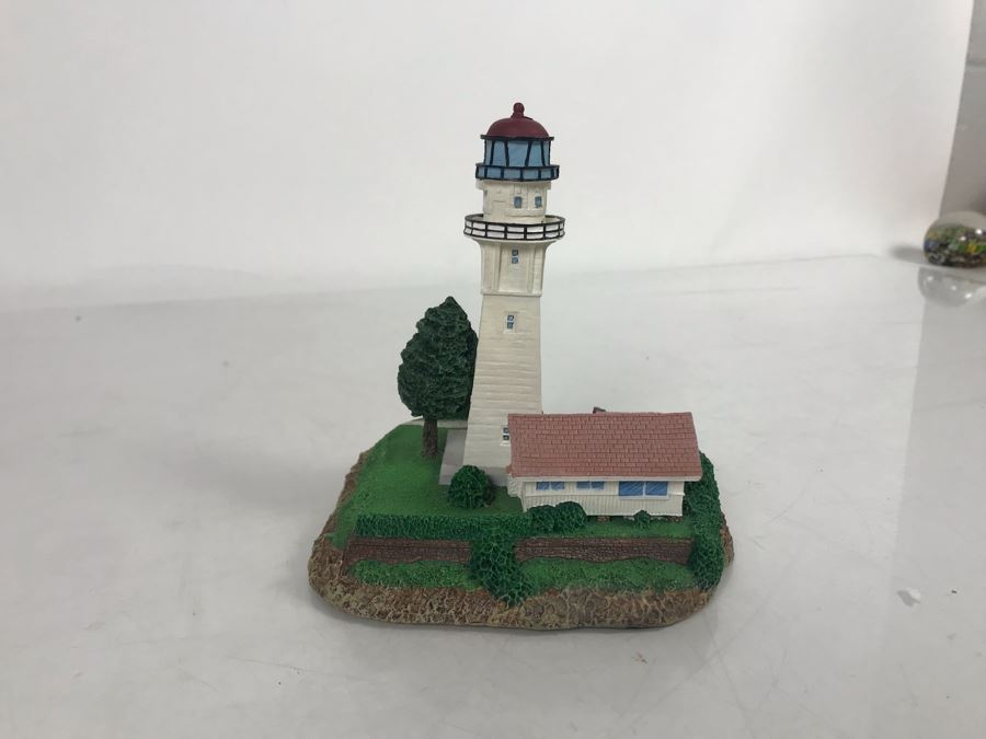The Danbury Mint Diamond Head Lighthouse Diamond Head, Hawaii Figurine Model [Photo 4]