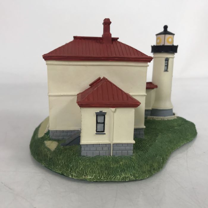 The Danbury Mint Admiralty Head Lighthouse Whidbey Island, Fort Casey State Park, Washington Figurine Model [Photo 4]