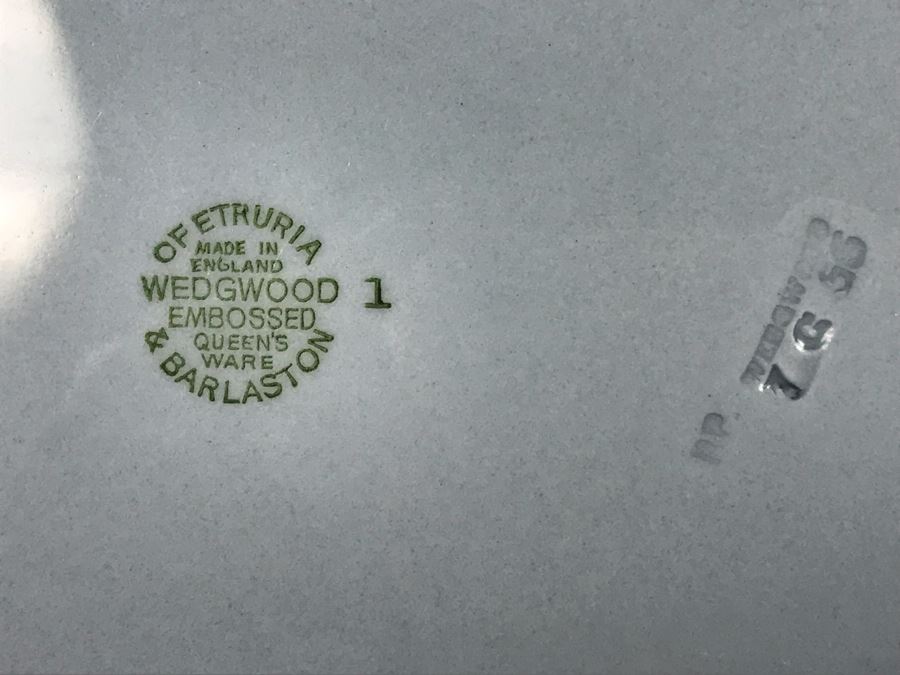 Wedgwood Embossed Queen's Ware Cream Color Grapes On Lavender (Shell Edge) (10) Dinner Plates And (18) Salad Plates Made In England - Replacements Value Over $990 [Photo 7]