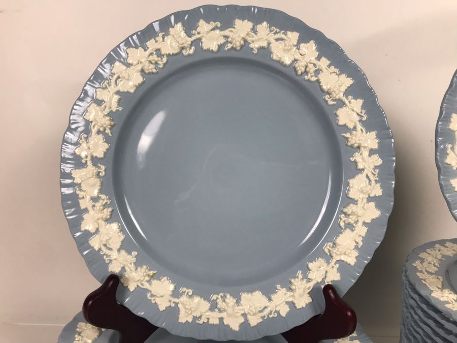 Wedgwood Embossed Queen's Ware Cream Color Grapes On Lavender (Shell Edge) (10) Dinner Plates And (18) Salad Plates Made In England - Replacements Value Over $990 [Photo 3]