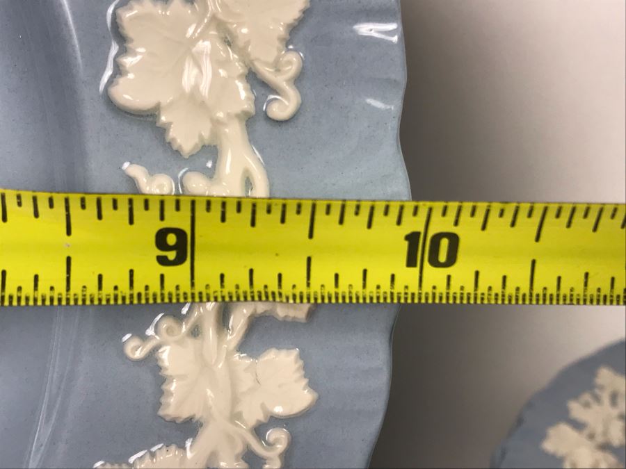 Wedgwood Embossed Queen's Ware Cream Color Grapes On Lavender (Shell Edge) (10) Dinner Plates And (18) Salad Plates Made In England - Replacements Value Over $990 [Photo 11]