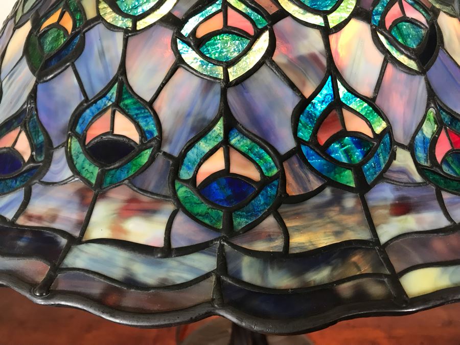 Stunning Peacock Pattern Stained Glass Shade Table Lamp With Metal Base 26H X 22R [Photo 4]