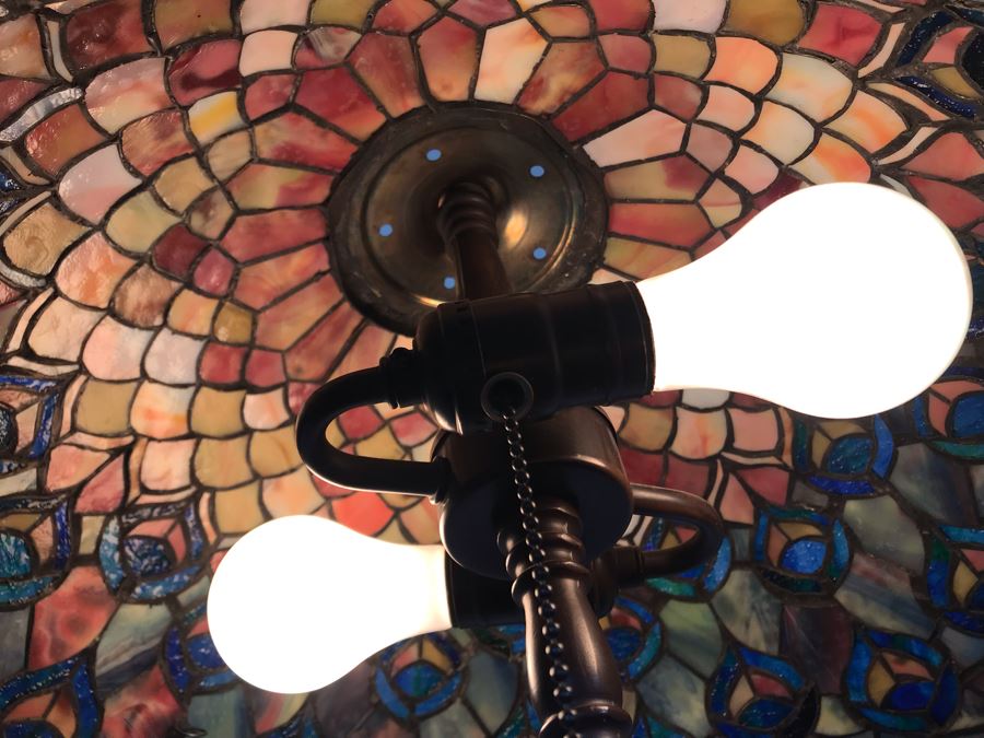 Stunning Peacock Pattern Stained Glass Shade Table Lamp With Metal Base 26H X 22R [Photo 7]