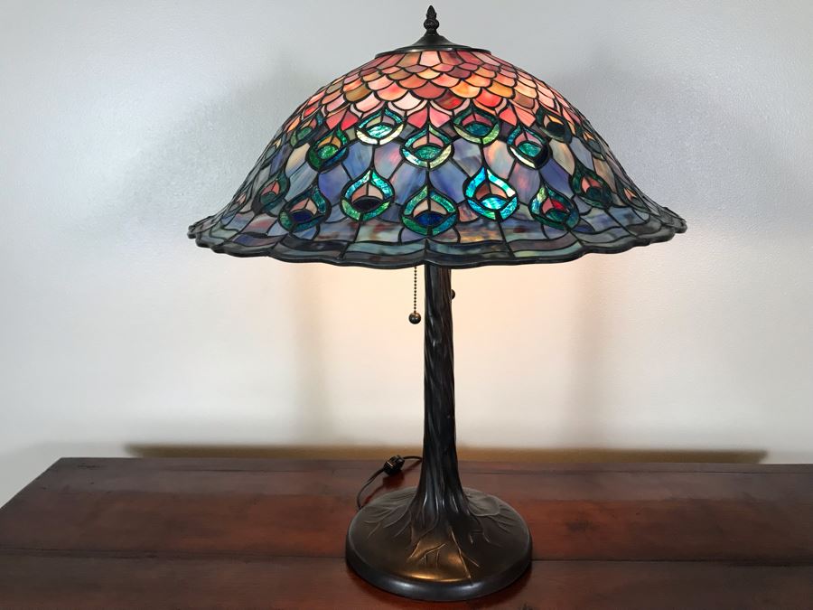 Stunning Peacock Pattern Stained Glass Shade Table Lamp With Metal Base 26H X 22R [Photo 1]