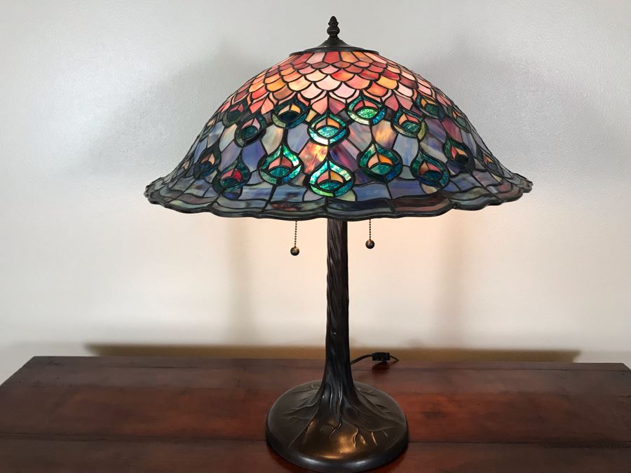 Stunning Peacock Pattern Stained Glass Shade Table Lamp With Metal Base 26H X 22R [Photo 2]