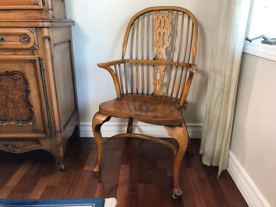 Pair Of Antique Queen Anne Windsor Style Back Armchairs [Photo 2]