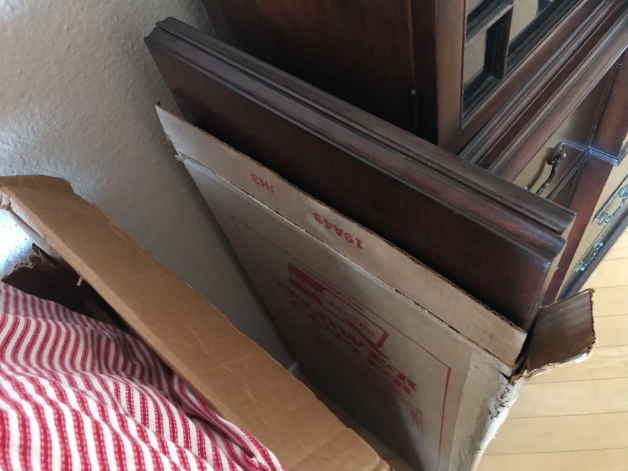 Vintage 3-Pedestal Drop-Leaf Dining Table With (6) Chairs And (2) Leaves - 63L X 42W X 29.5H Each Table Leaf Is 16W [Photo 13]