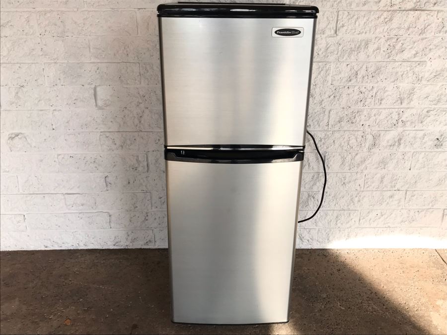 Franklin Chef Mini Free Standing Refrigerator Freezer Model FCD400VW 4.0 Cu. Ft.