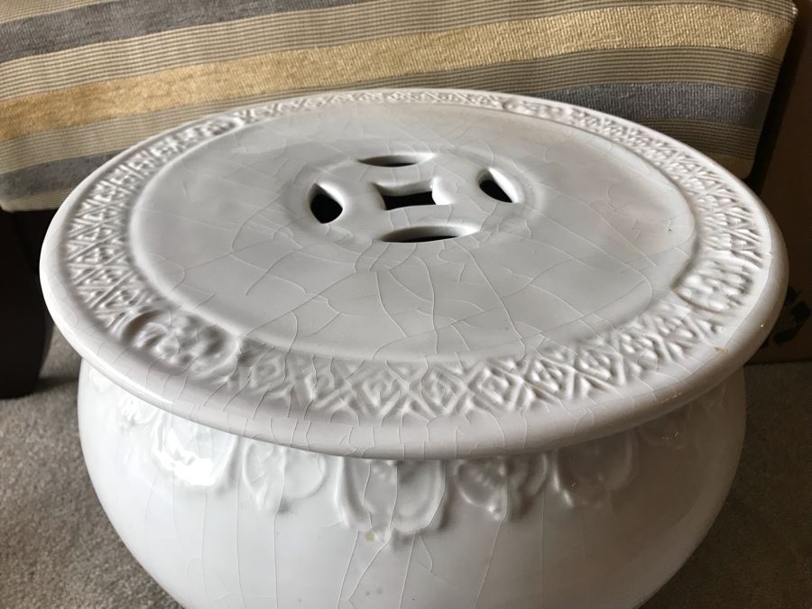 Vintage Asian White Porcelain Stand Table With Wooden Stand [Photo 4]